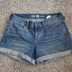 Semi fitted 3in inseam jean shorts